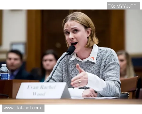 家暴丑闻曝光 足球明星背后的黑暗面及社会影响分析