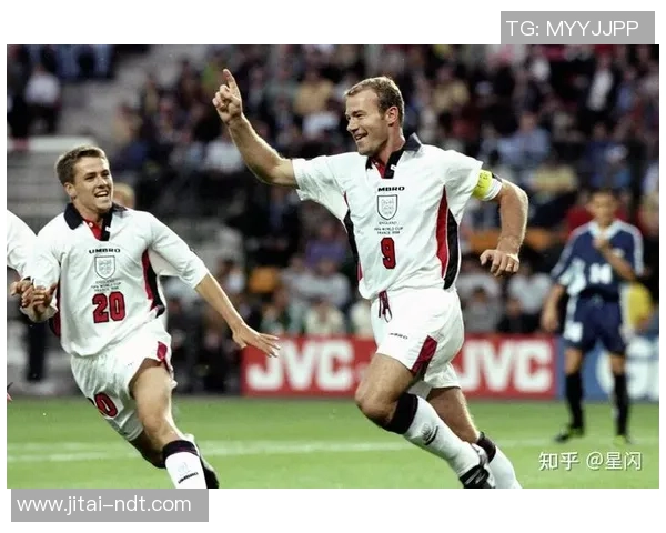 足球球星与队员深情亲吻庆祝胜利瞬间展现团队凝聚力与友谊精神