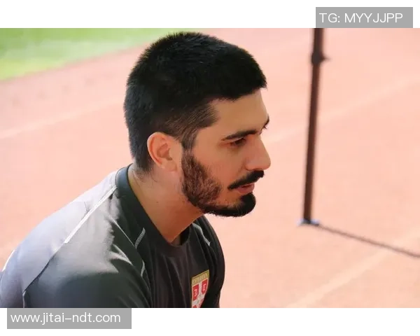 足球球星感悟人生赛场拼搏与梦想并肩前行的心灵说说